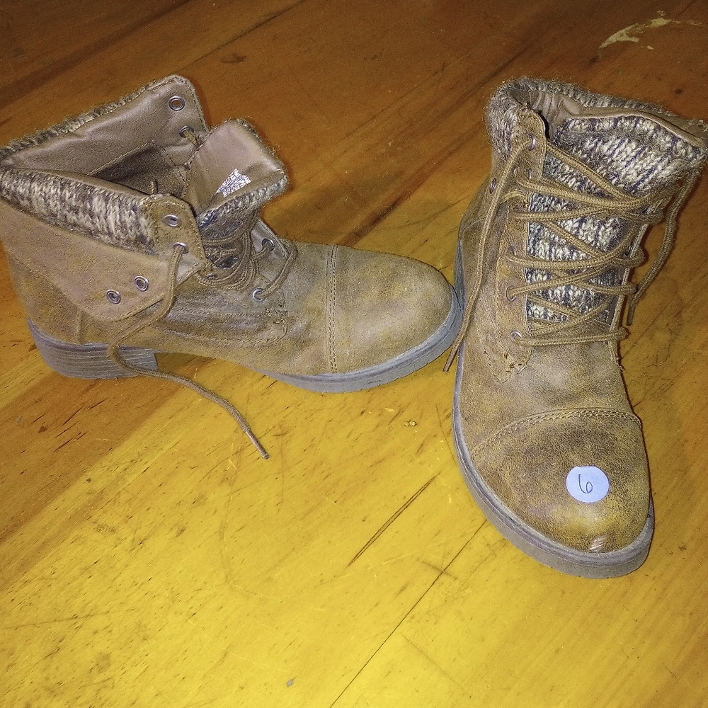 Brown combat boots for women size 6